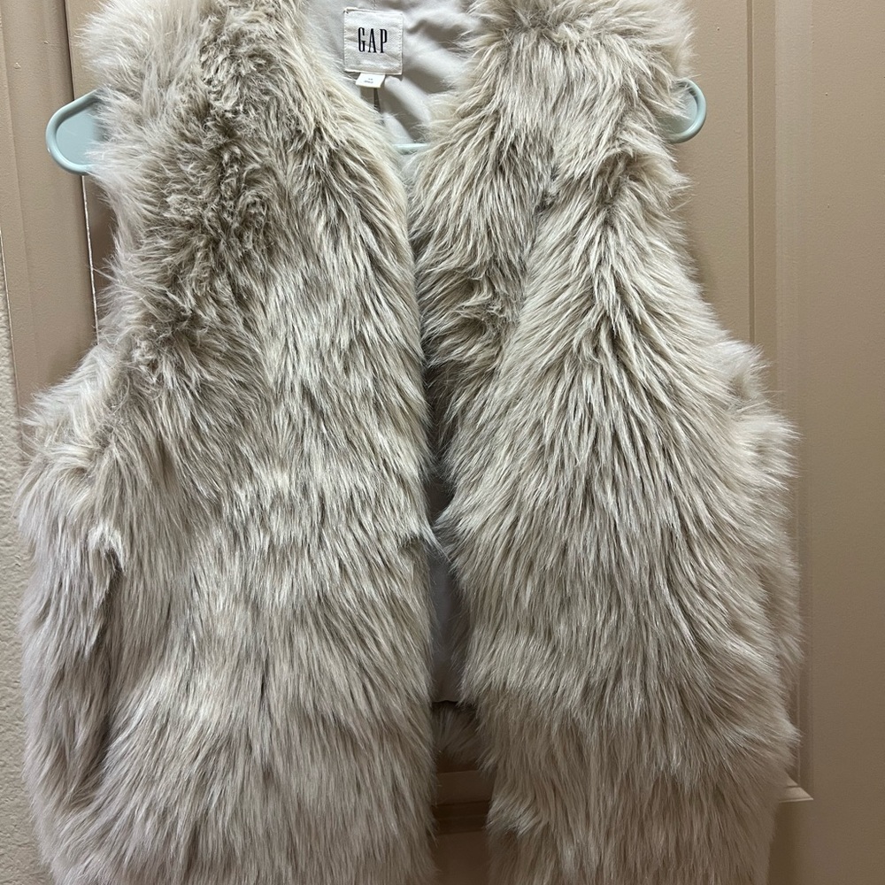 GAP Faux Fur Vest in Beige